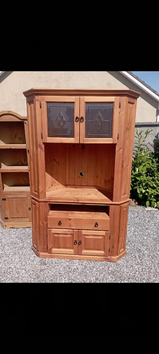 Tv corner unit