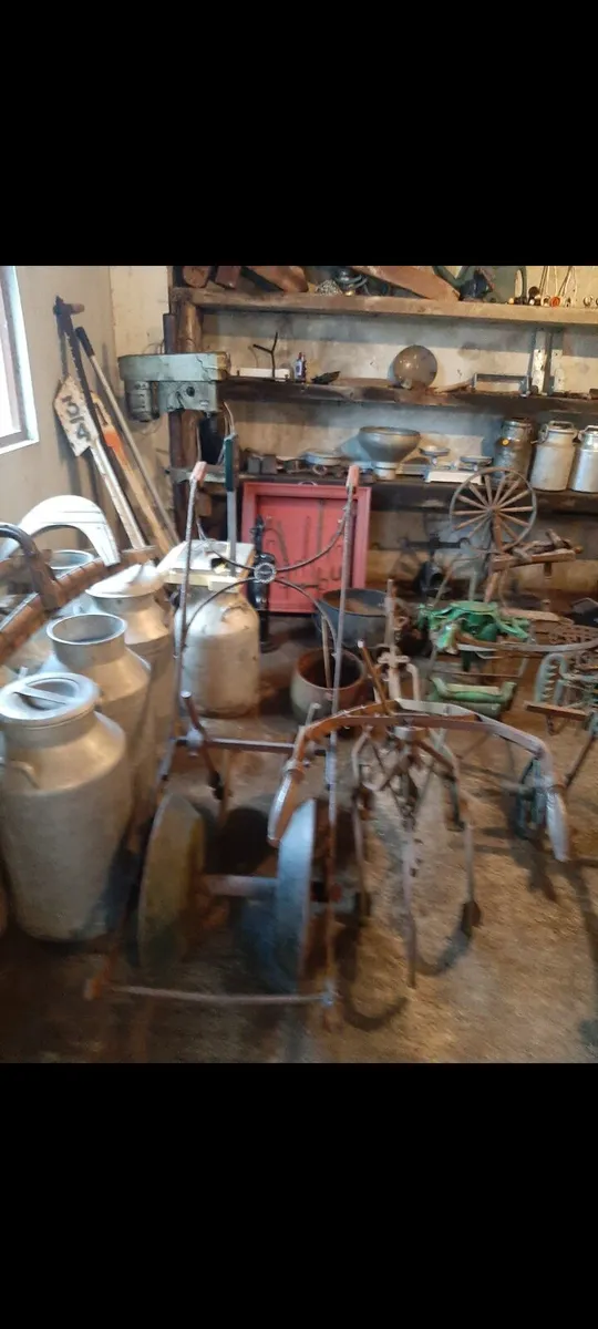A selection of antiques - Image 1