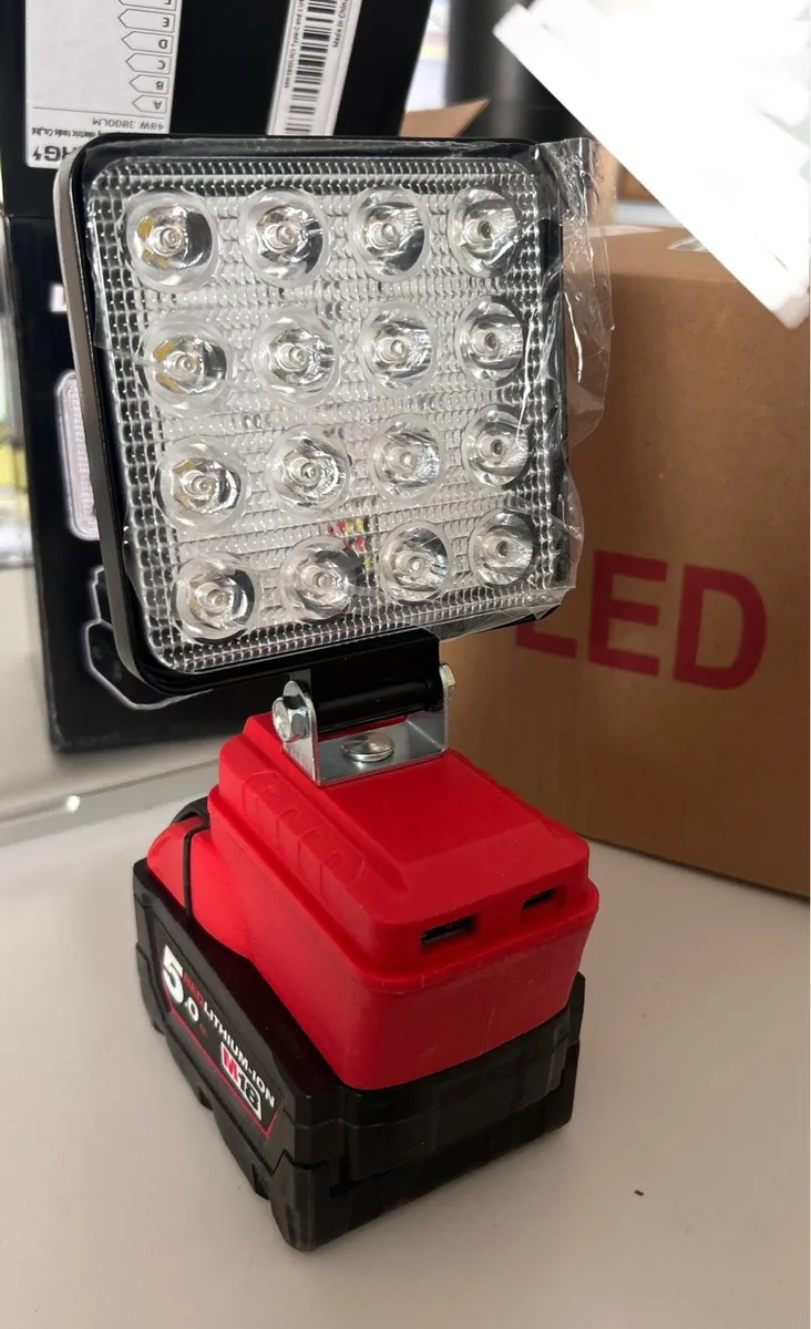 Clip on light for Milwaukee Battery - Image 4
