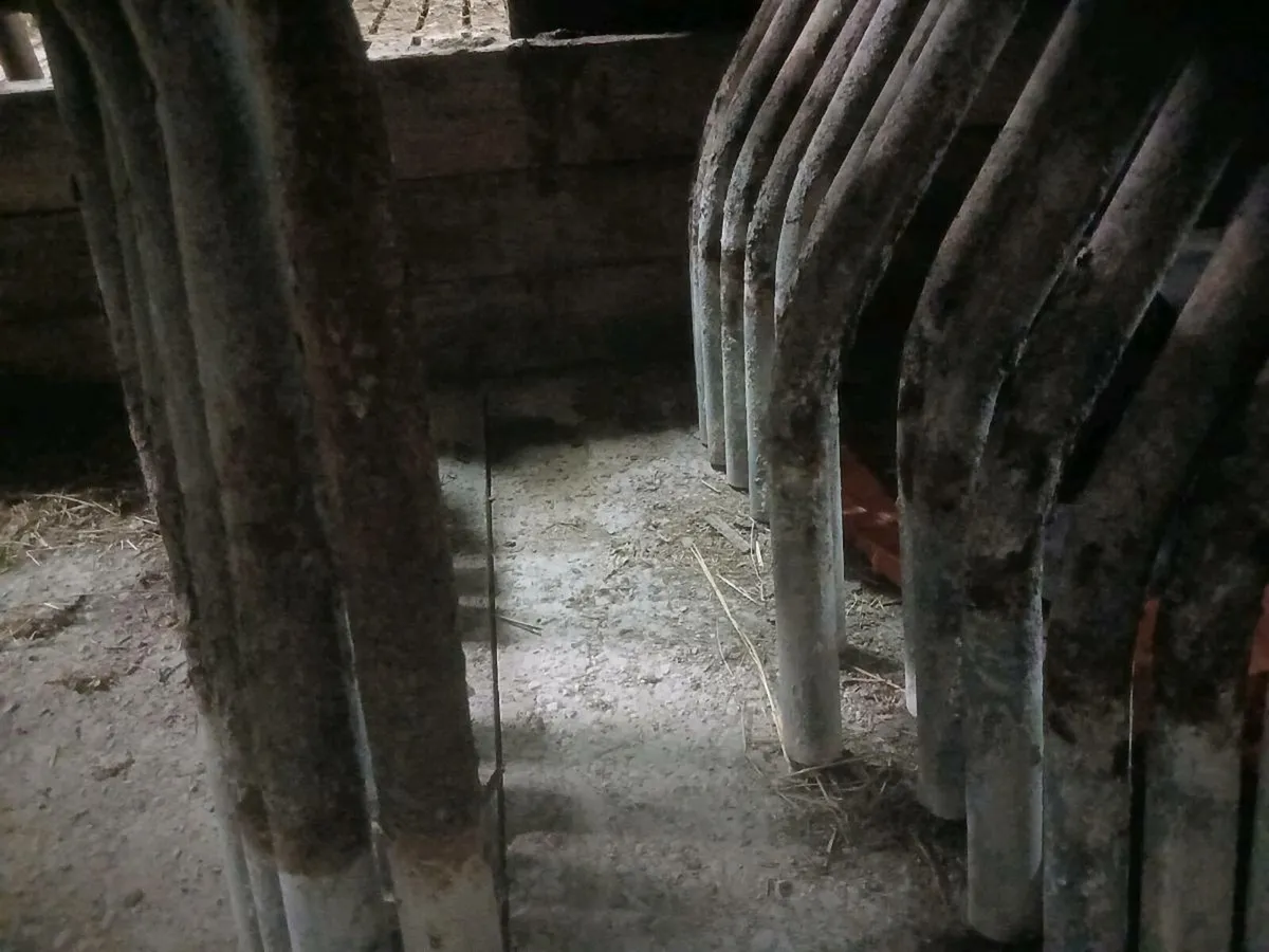 Cubicles - Image 1