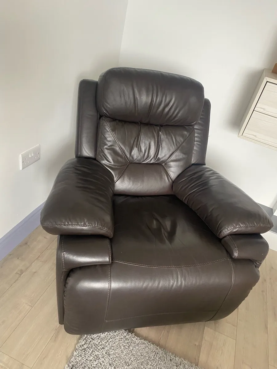 Couch and chairs - Image 2