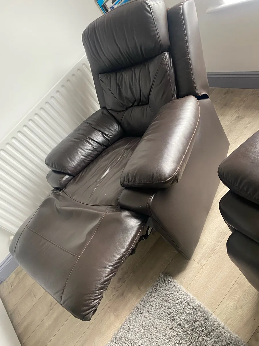 Couch and chairs - Image 4