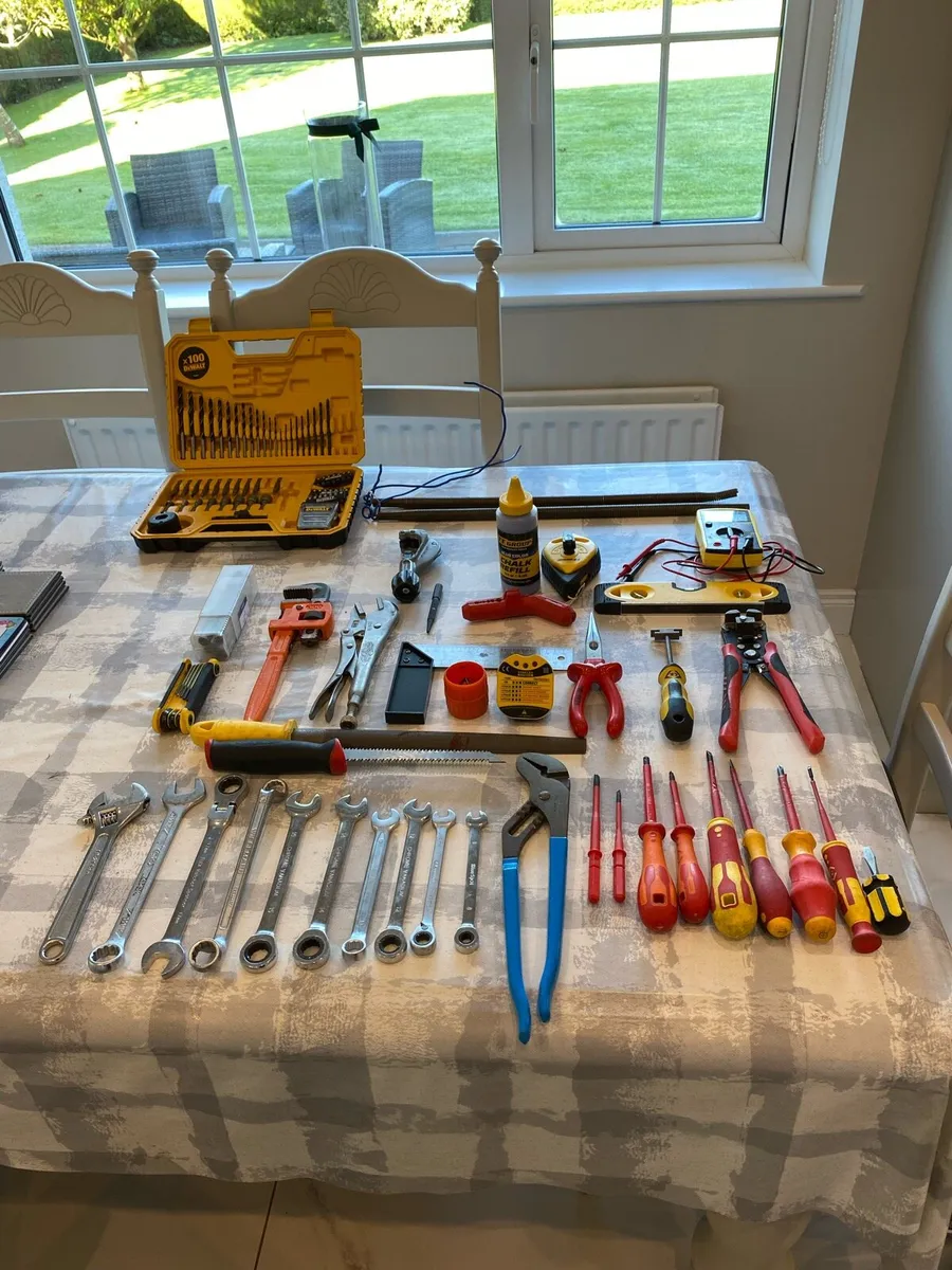 Toolbox with tools - Image 1