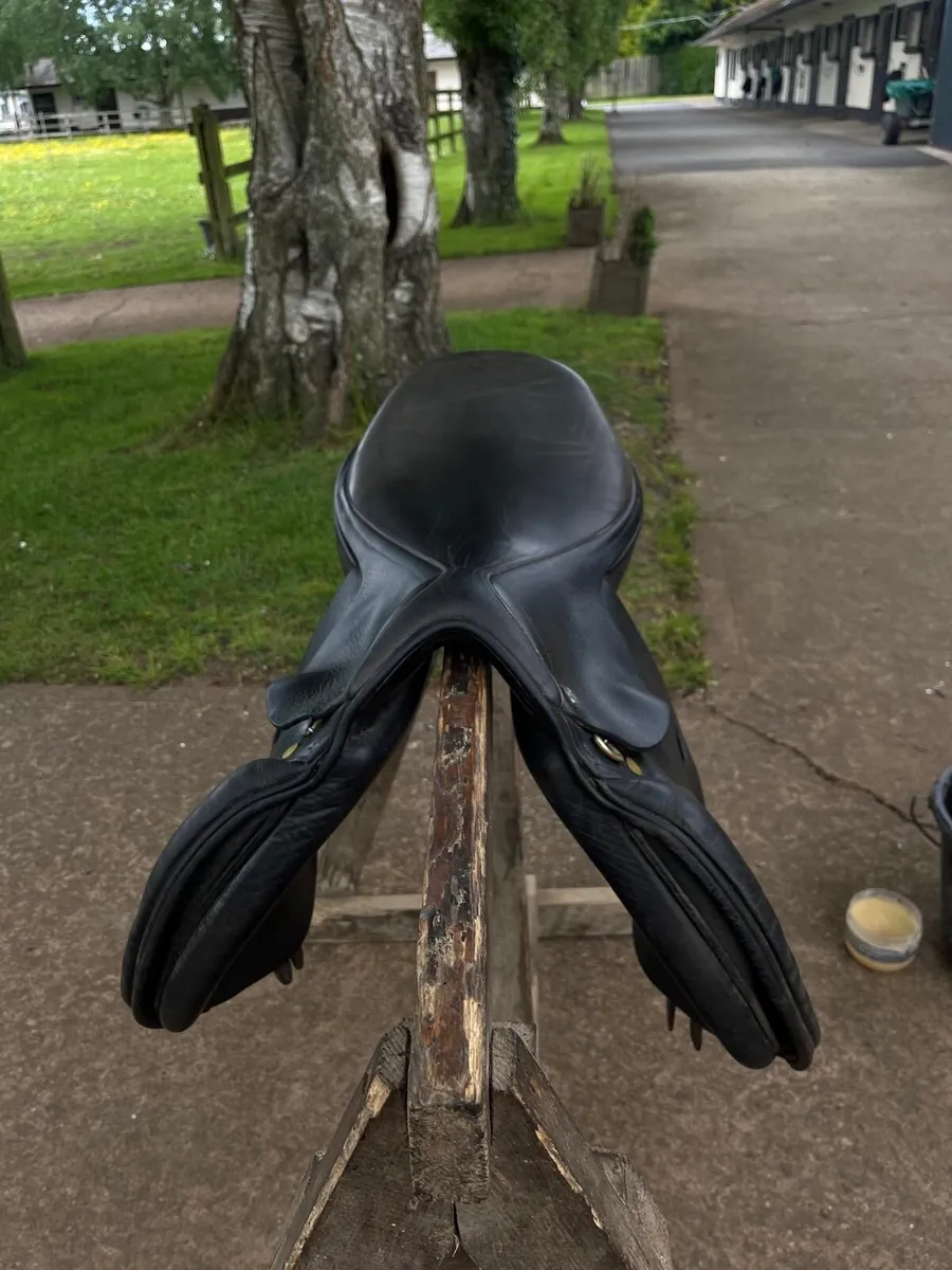 2 jumping pony saddles in great condition - Image 1