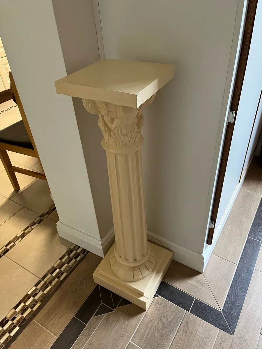 Stand - Image 1