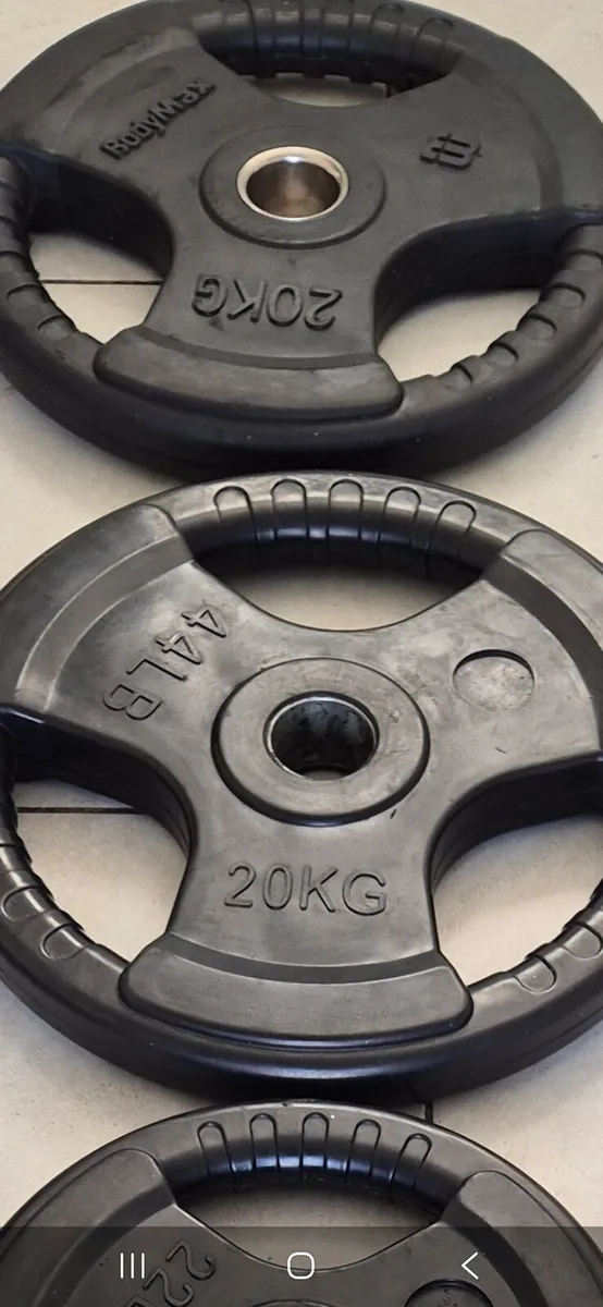 2x20 kilo rubber coated Olympic weight plates - Image 1