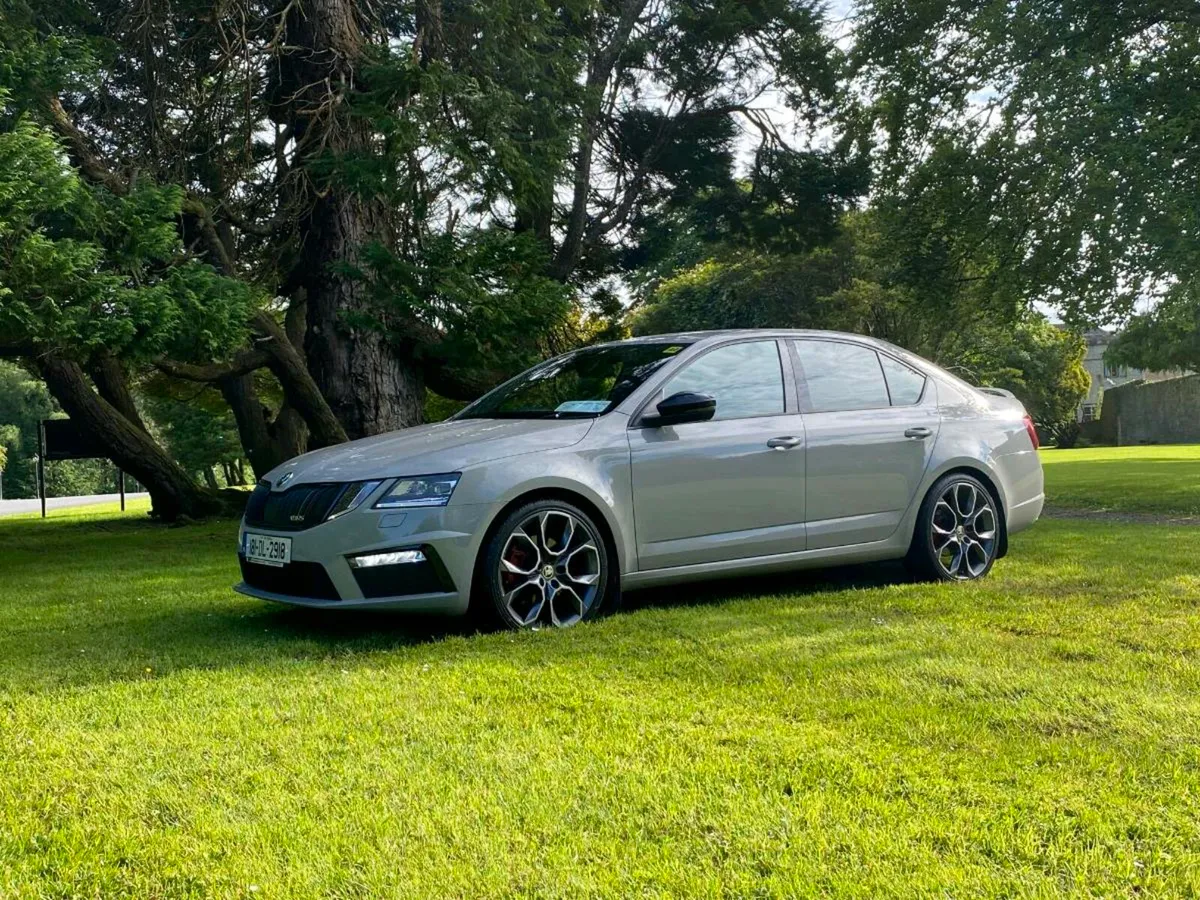 SKODA OCTAVIA VRS 2.0 TDI AUTOMATIC - Image 1