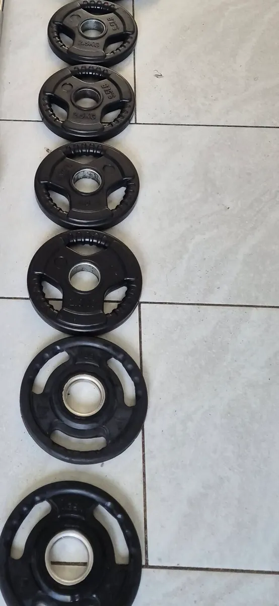4x2.5kilo and 2x1.25 kilo Olympic tri grip weight - Image 1