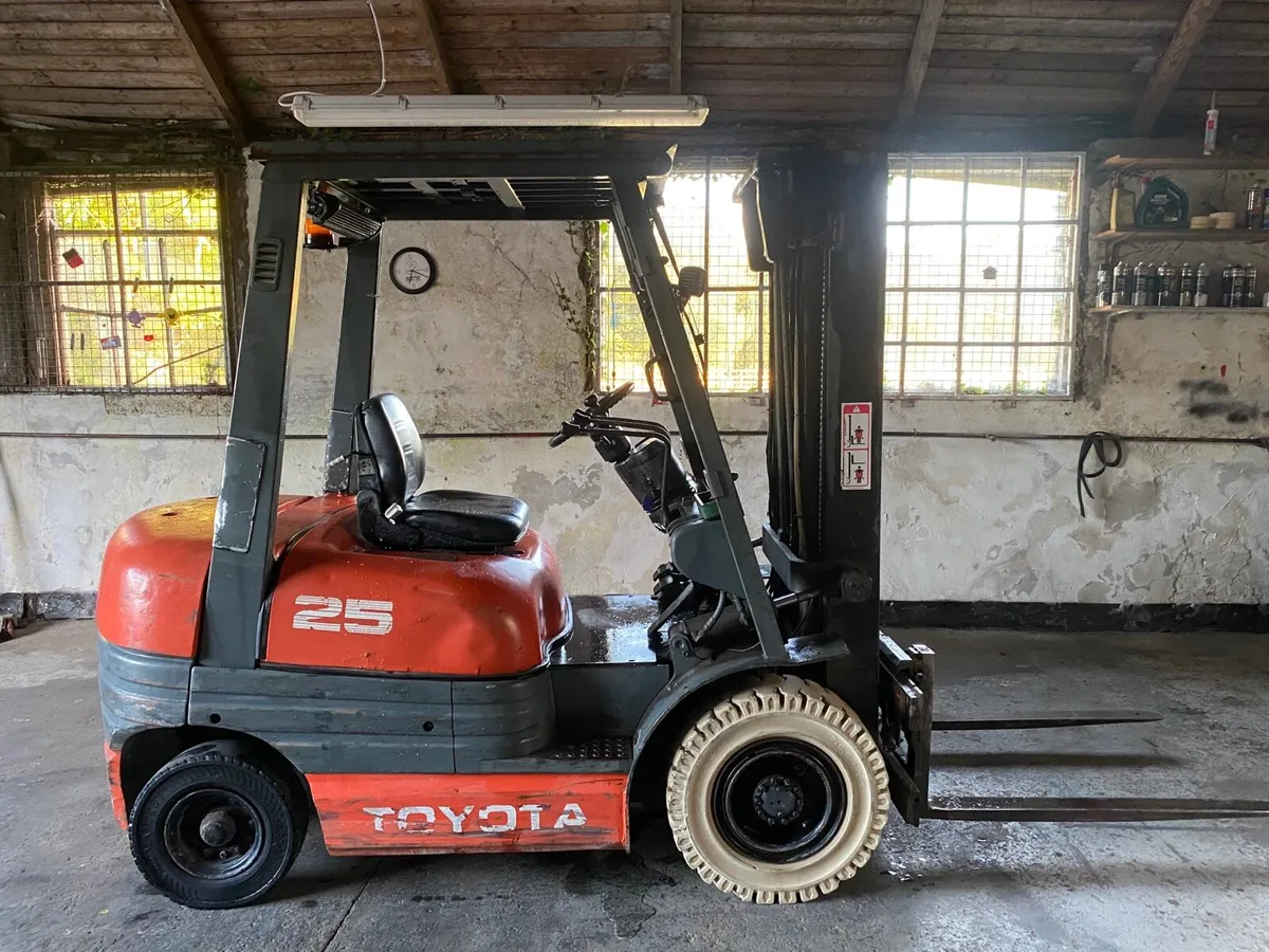 Toyota forklift diesel 2.5 tonne container spec - Image 1