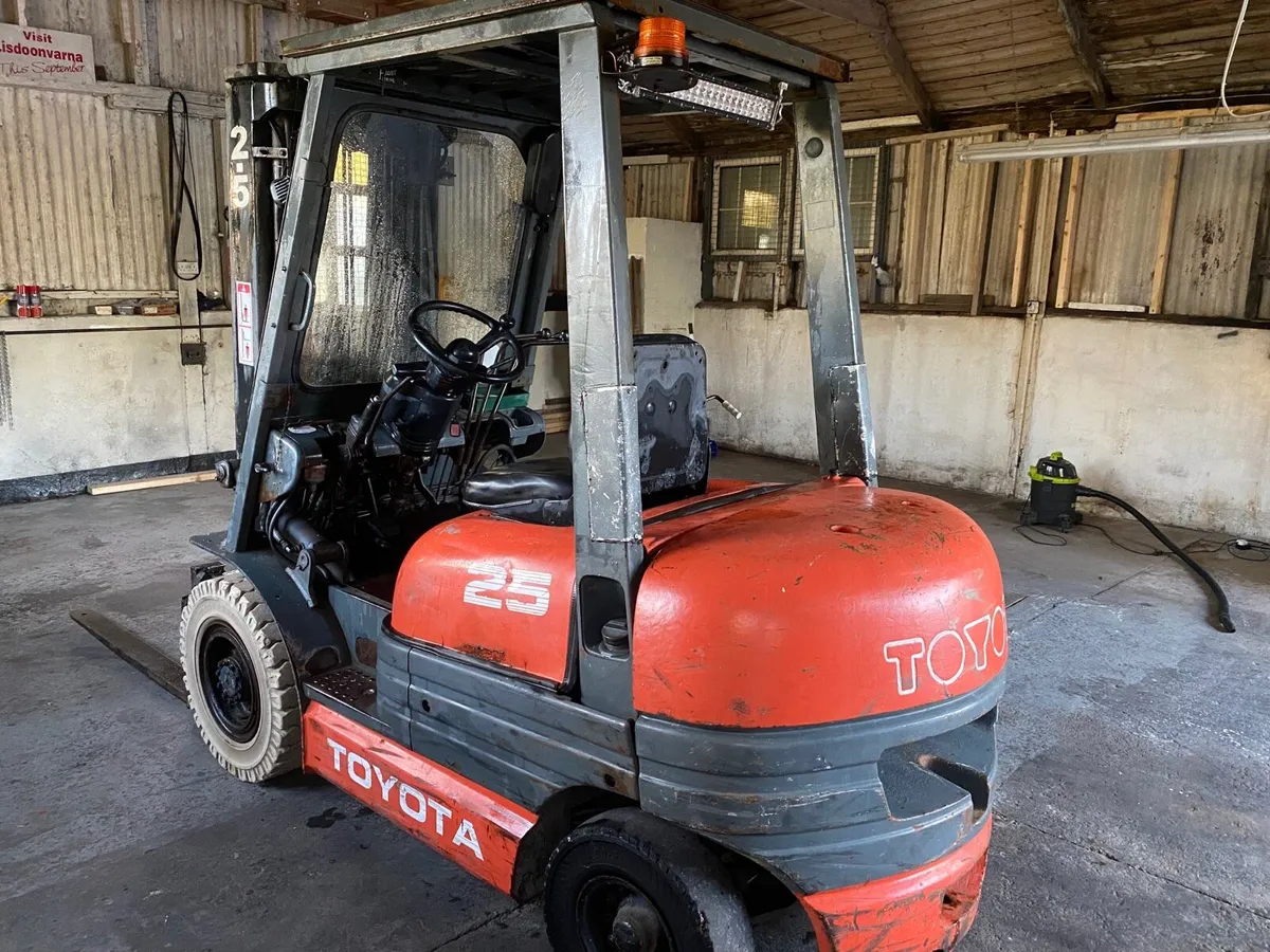 Toyota forklift diesel 3 Tier lift  container spec - Image 1