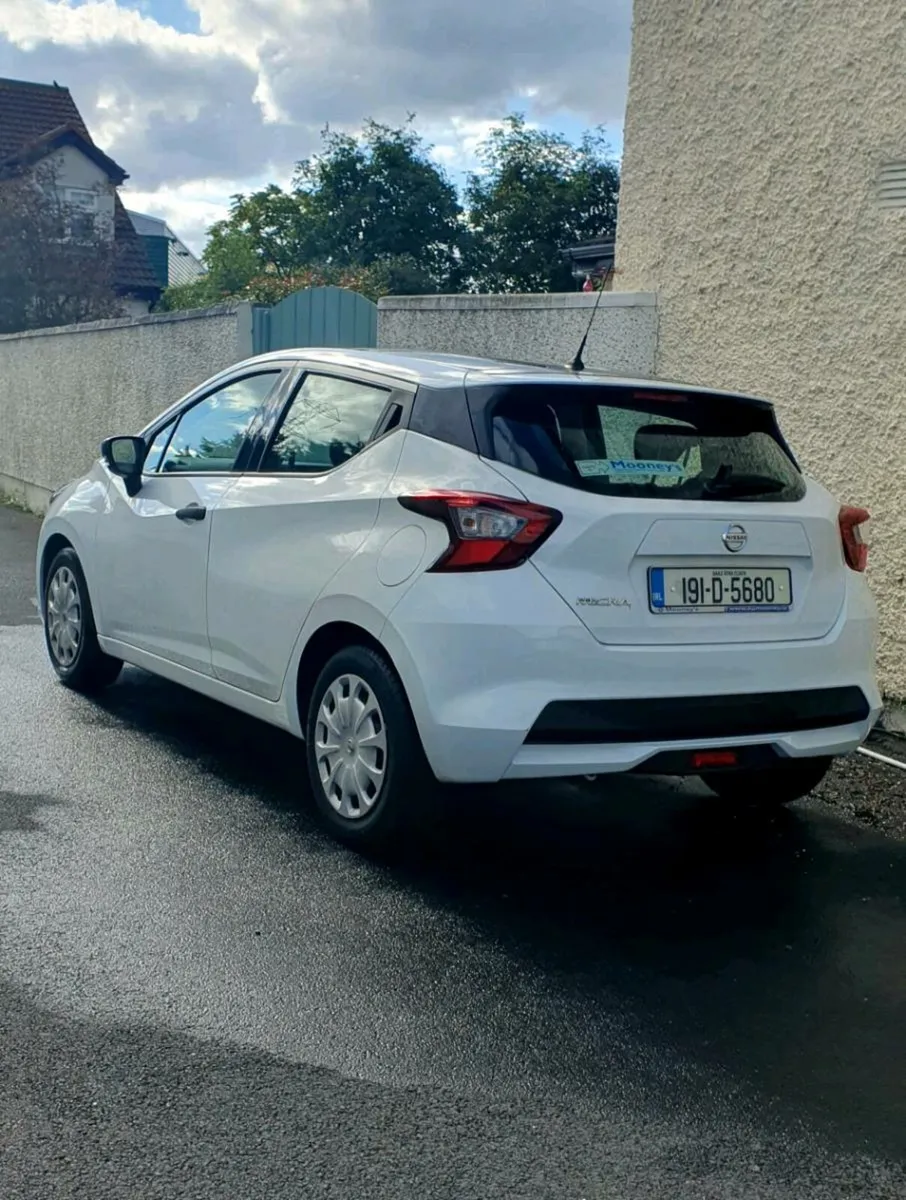 Car - Image 2