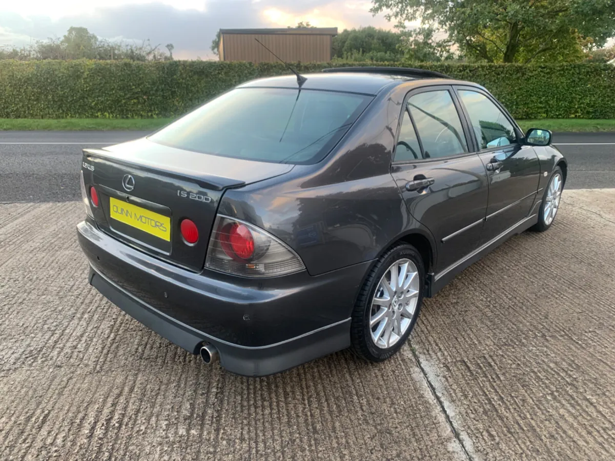 2005 LEXUS IS200 SE AUTO | SUNROOF | BLACK LEATHER - Image 3