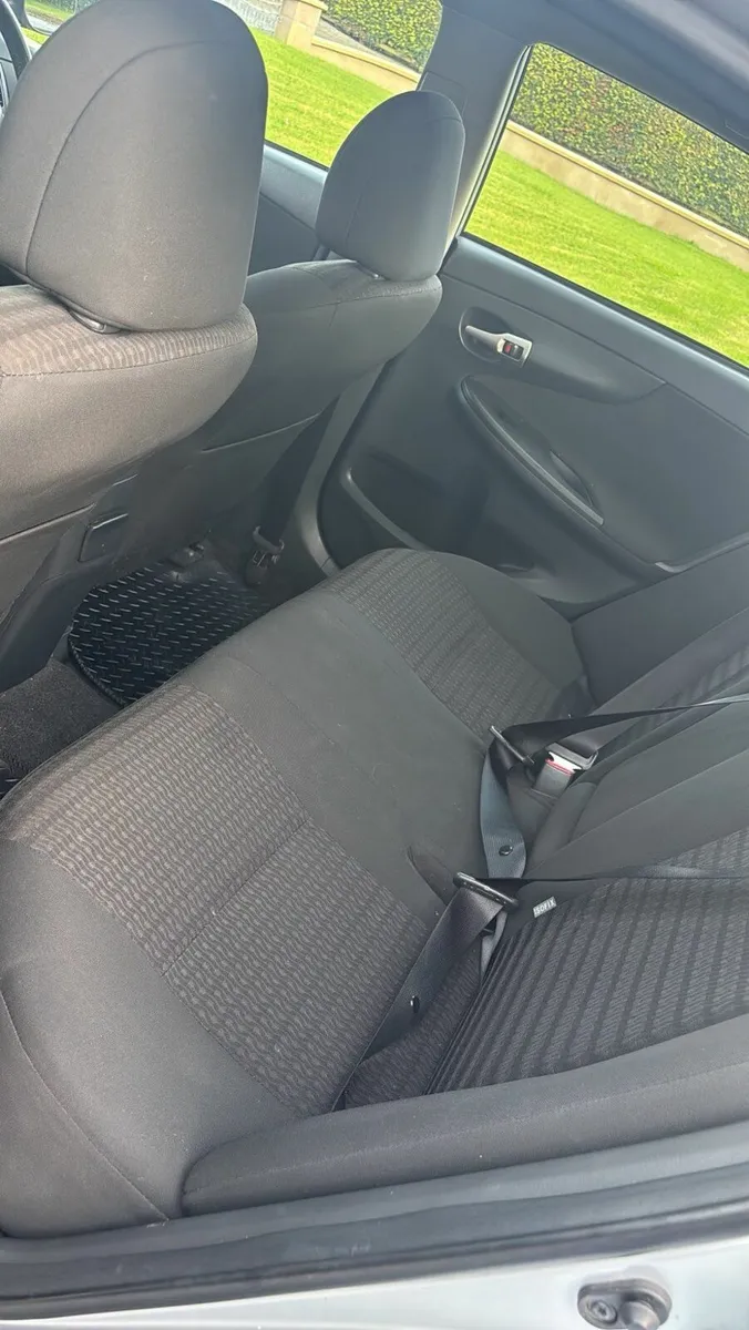 Toyota Corolla 2010 - Image 2