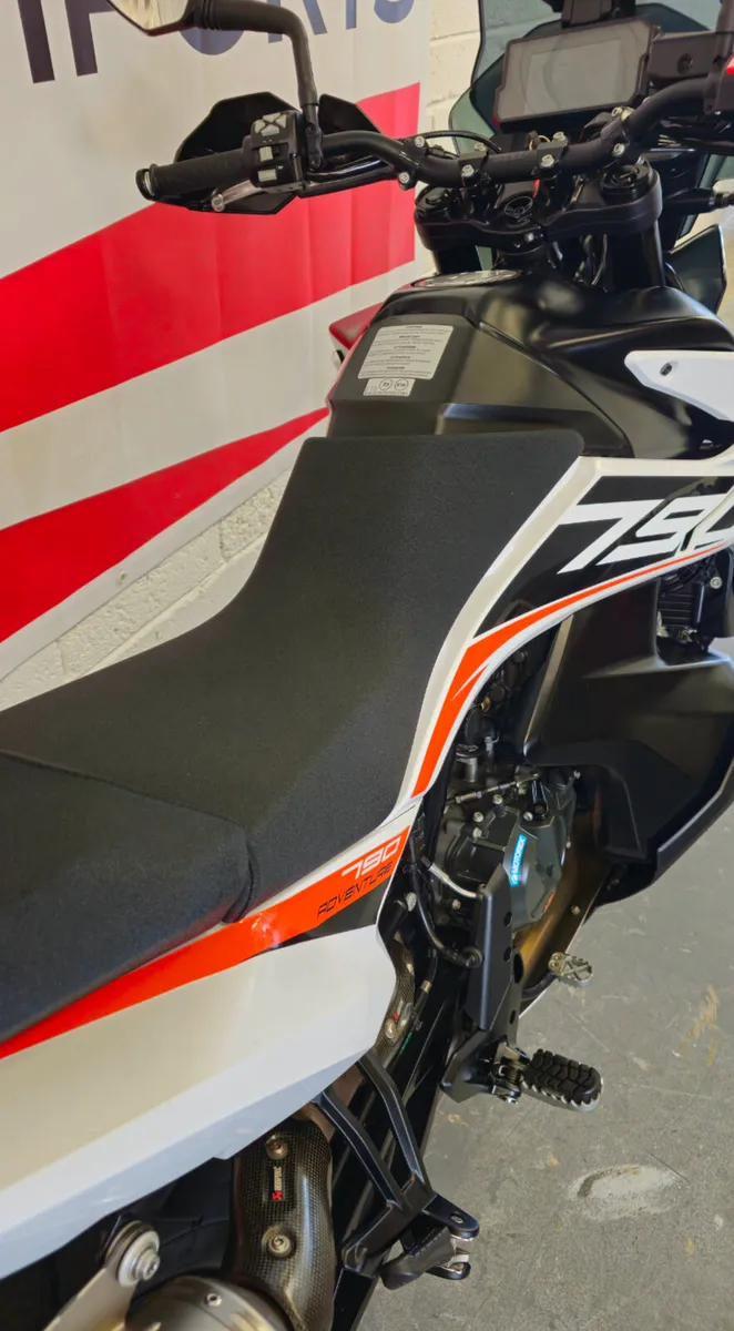 20 KTM 790 Adventure - Image 4