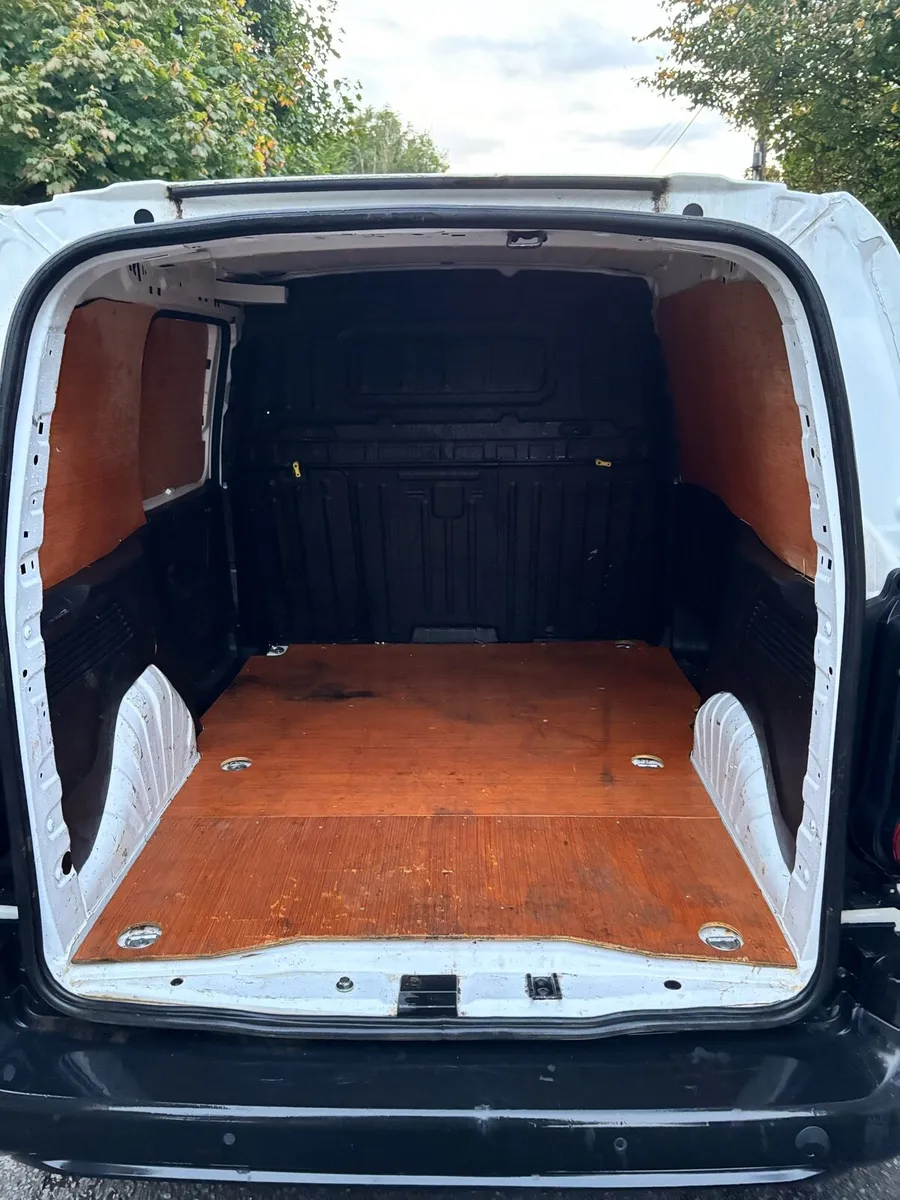 2021 Peugeot partner 3 seater - Image 4