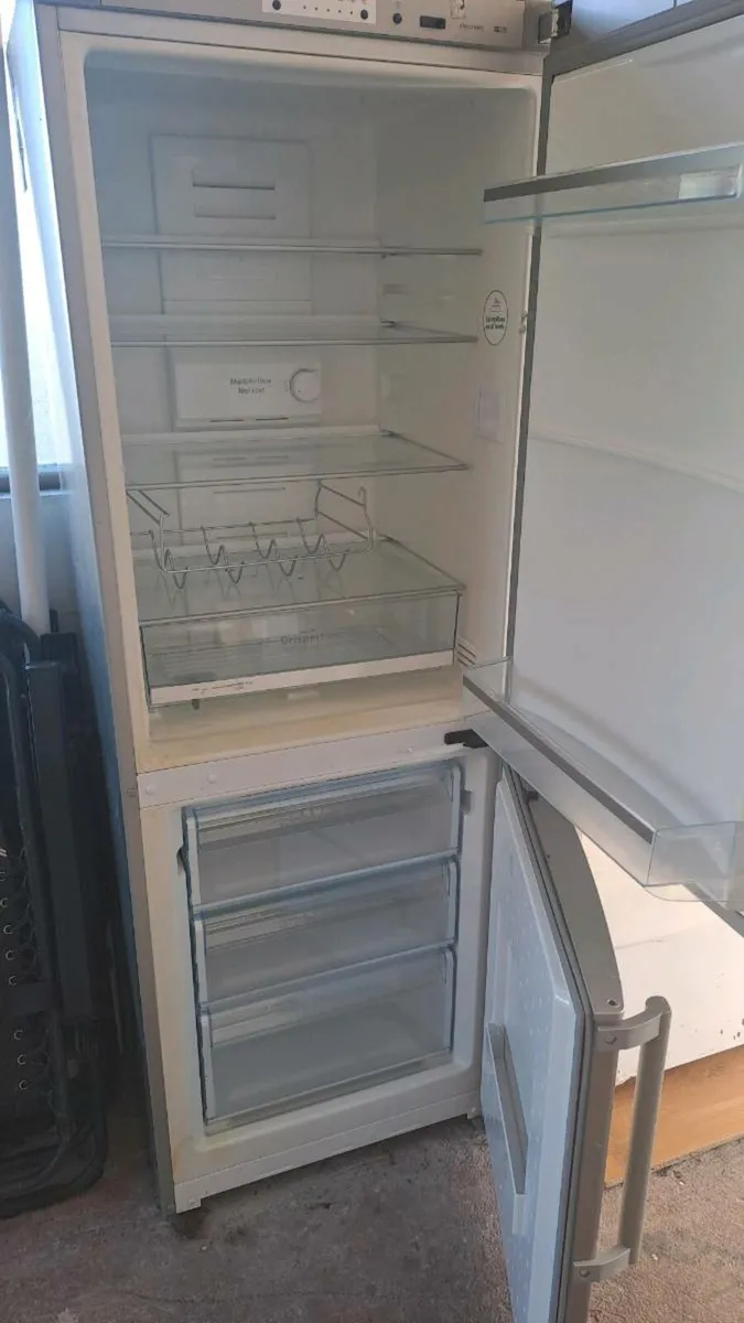 Bosch fridge freezer - Image 2