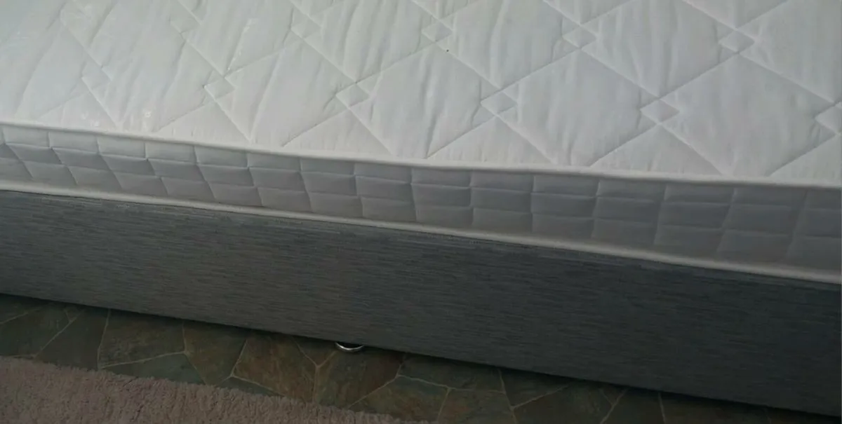 Single bed and mattress - Image 2