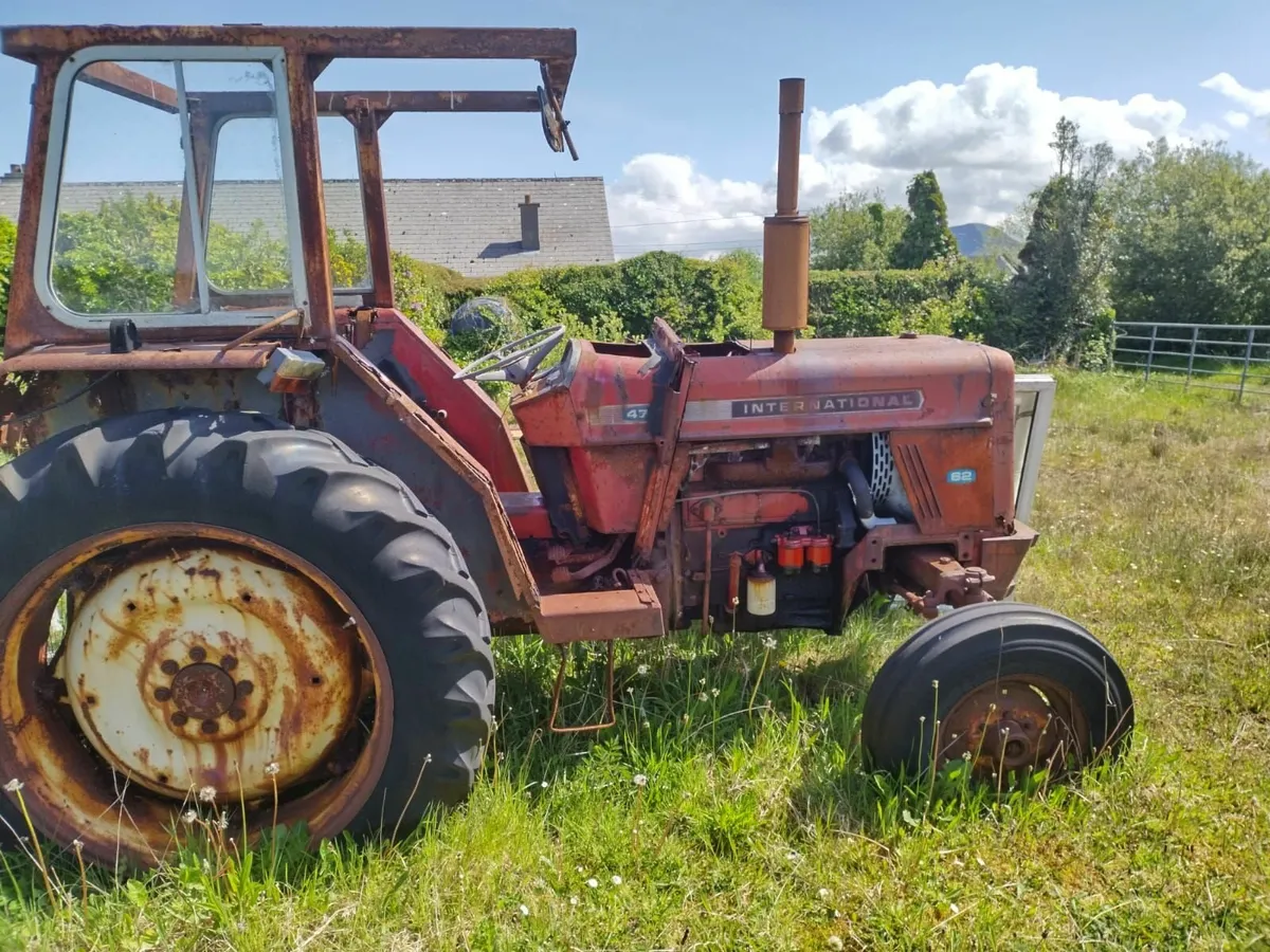 Vintage tractor International 474 - Image 4