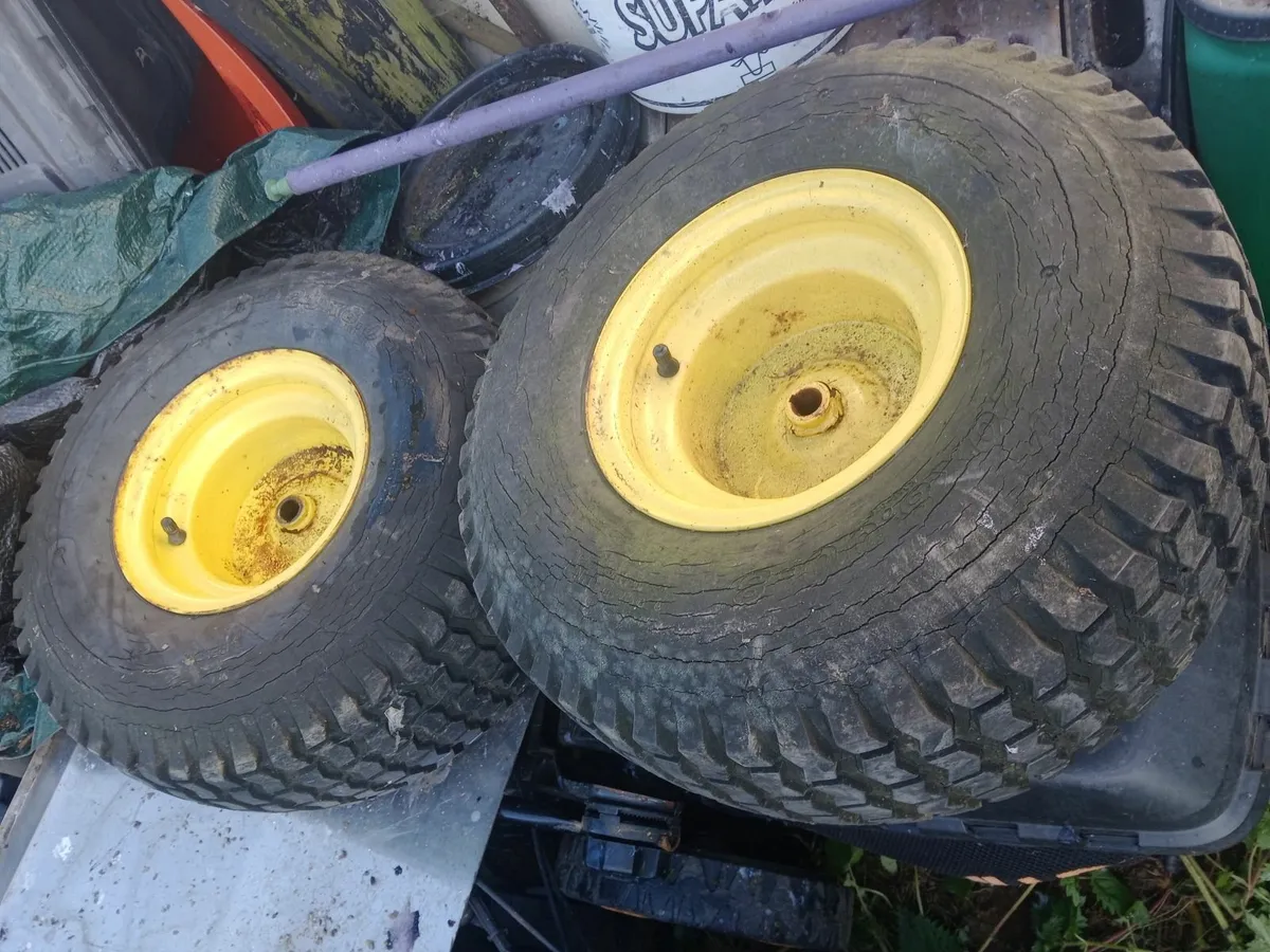 Lawnmower wheels
