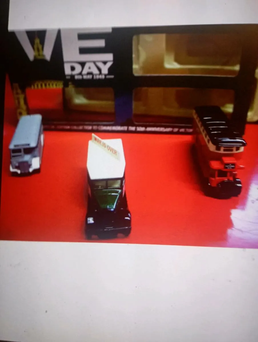VINTAGE LLEDO DIE-CAST MODLES VE DAY MAY 1945. - Image 3