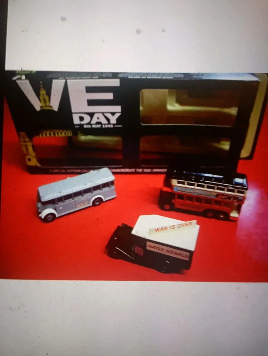 VINTAGE LLEDO DIE-CAST MODLES VE DAY MAY 1945. - Image 4
