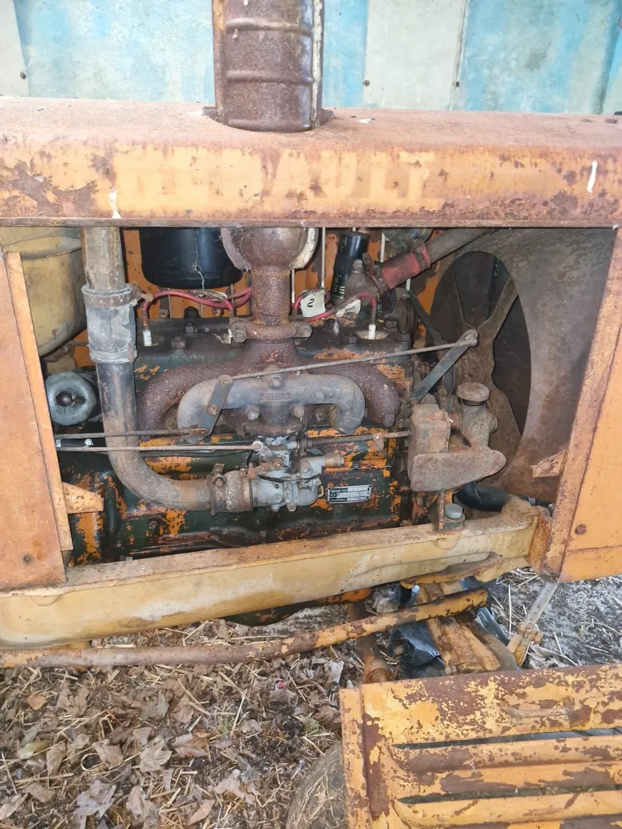 Antique tractor - Image 1