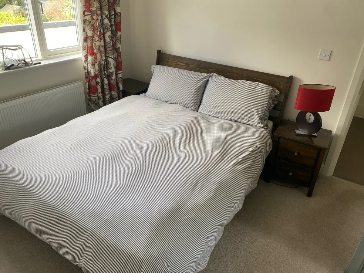 Wooden king size bed with two matching lockers - Image 1