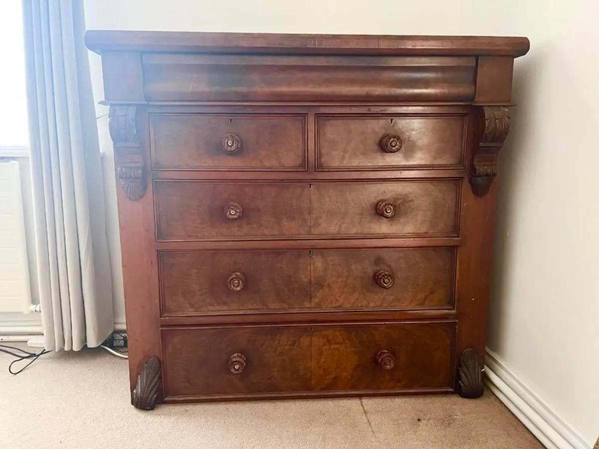 Mahogany chest of drawers