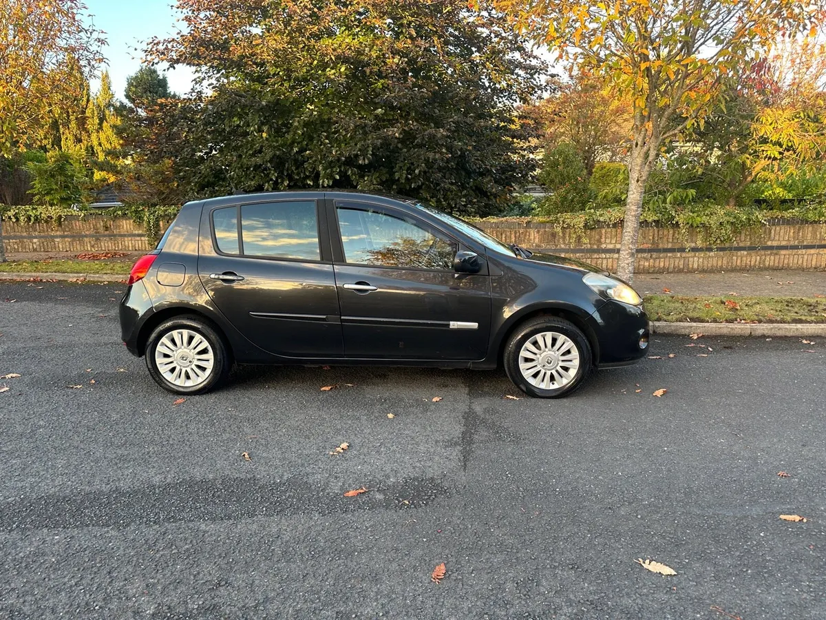 10 Renault Clio 1.5  Diesel - Image 4