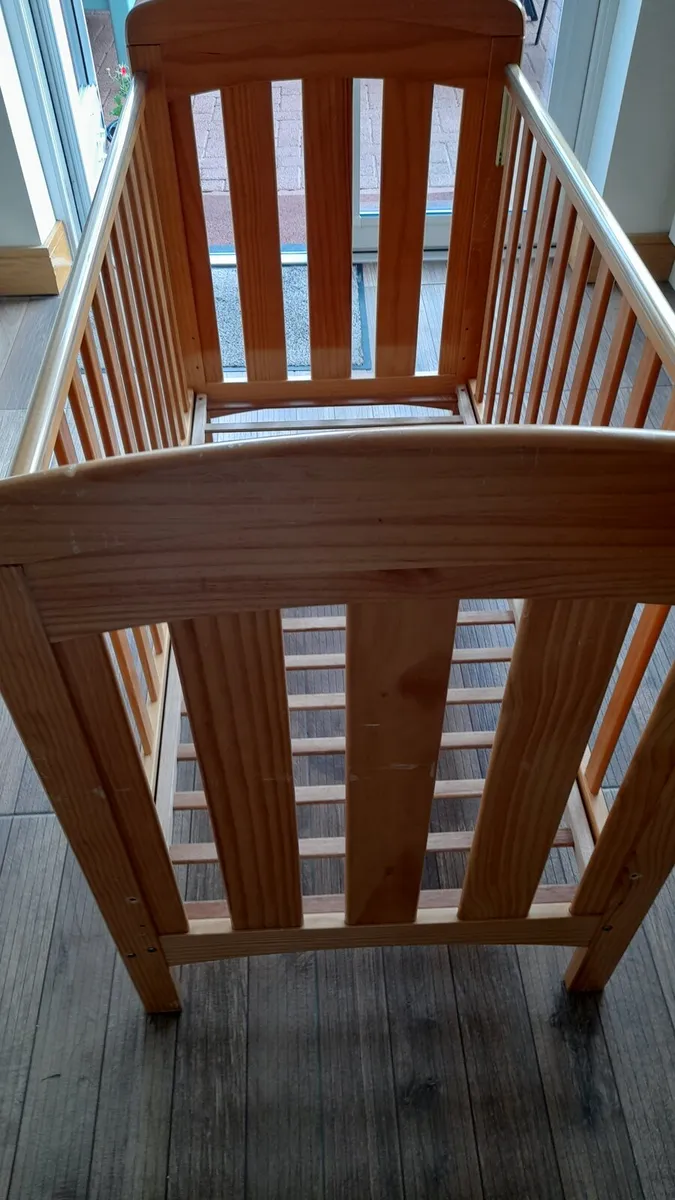 Baby Cot FREE - Image 2