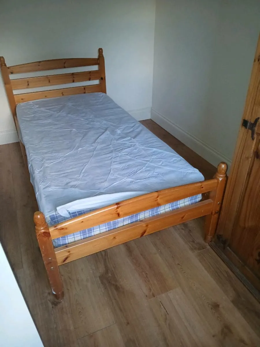 Single bed - Image 1