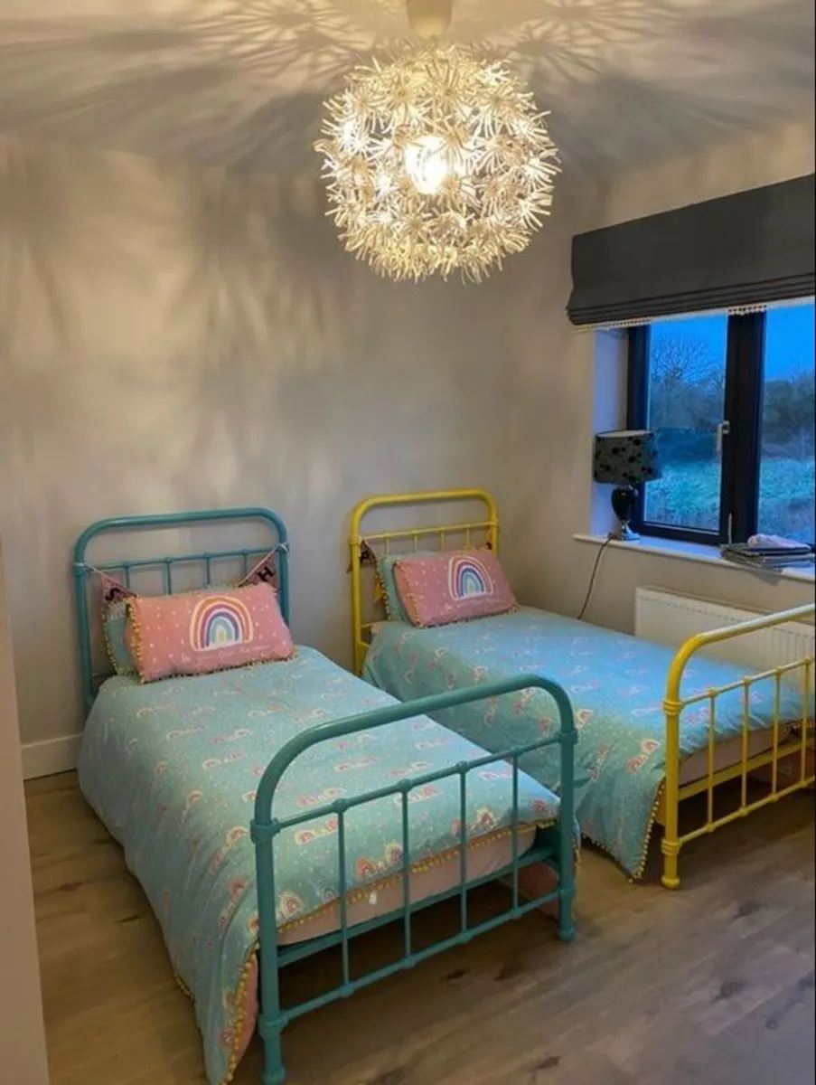 New York Single Bed x 2 with mattresses - Image 1