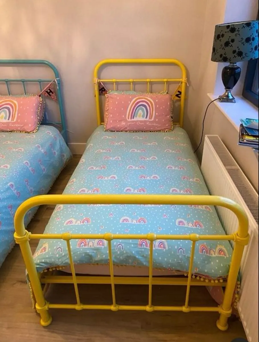 New York Single Bed x 2 with mattresses - Image 2