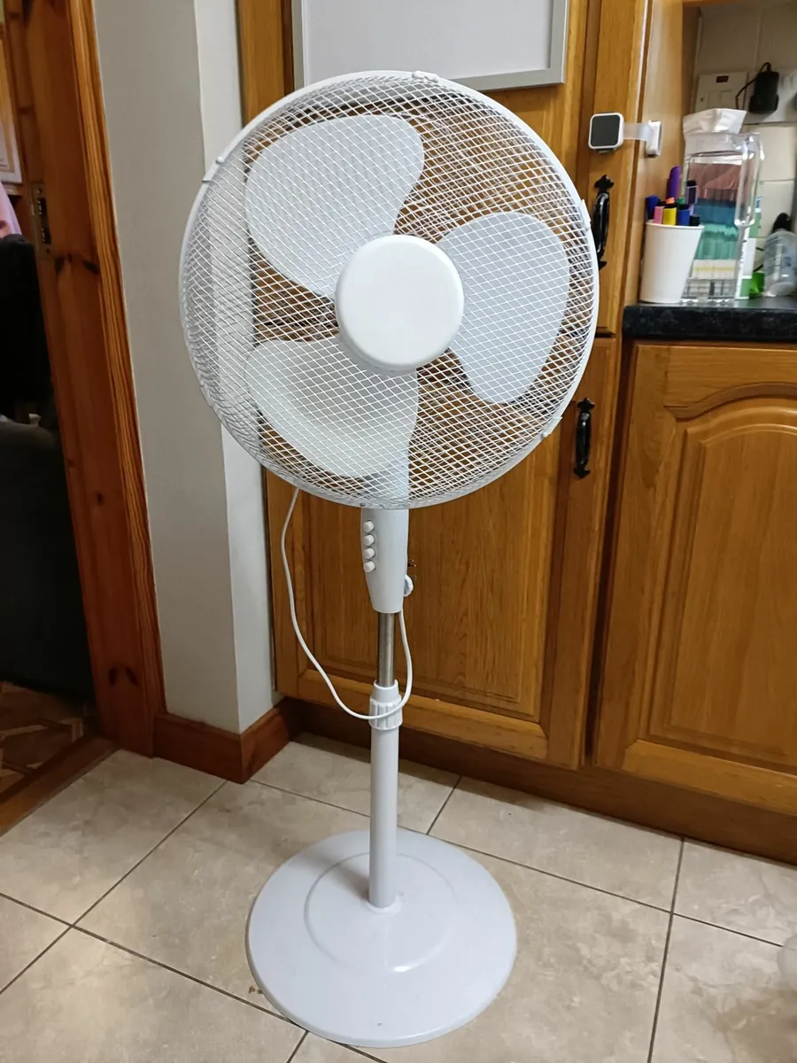 Large electric fan on stand - Image 1