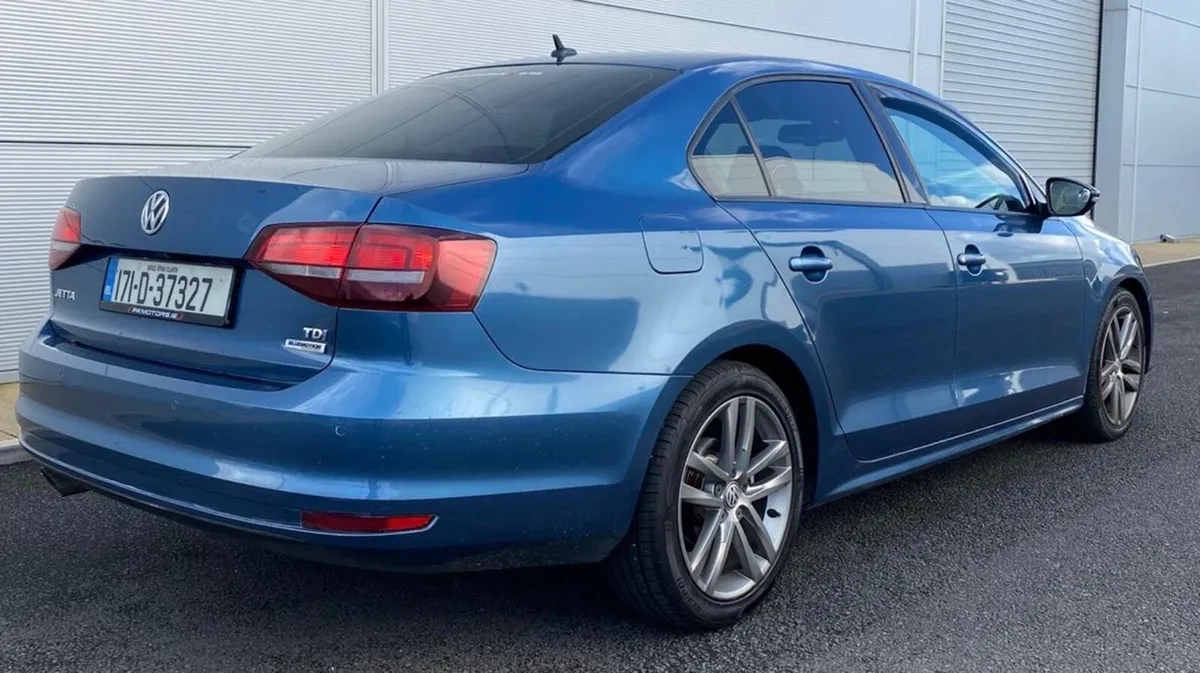 Volkswagen Jetta 2017 - Image 3