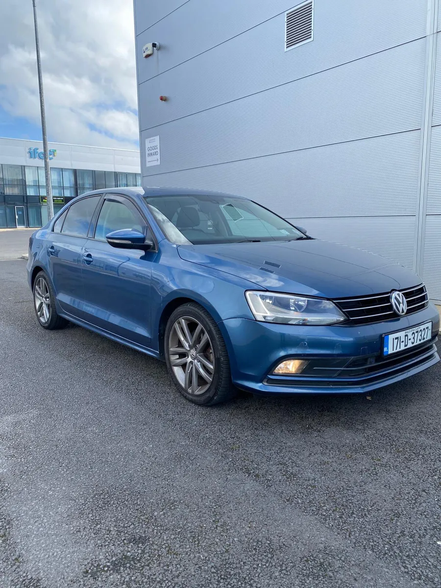 Volkswagen Jetta 2017 - Image 2