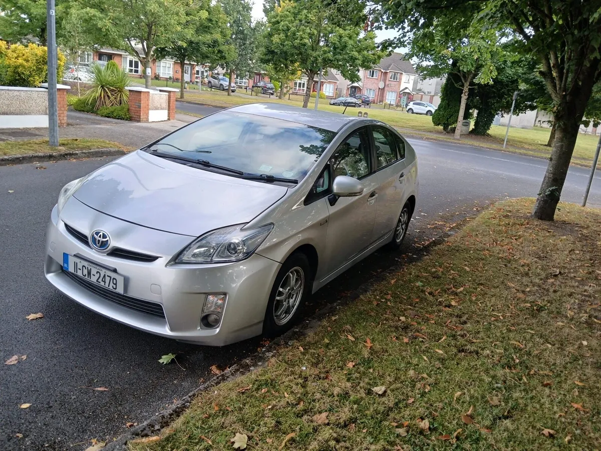 2011 Toyota Prius hybrid automatic - Image 2