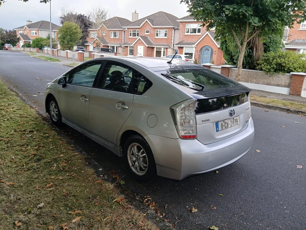 2011 Toyota Prius hybrid automatic - Image 3