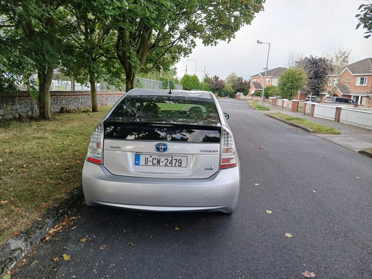 2011 Toyota Prius hybrid automatic - Image 4