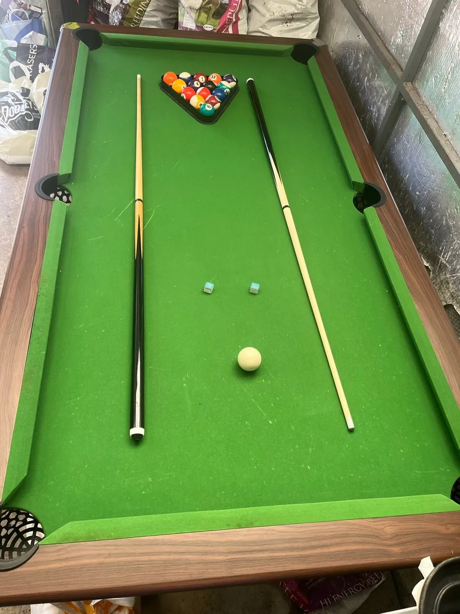 Pool table - Image 1
