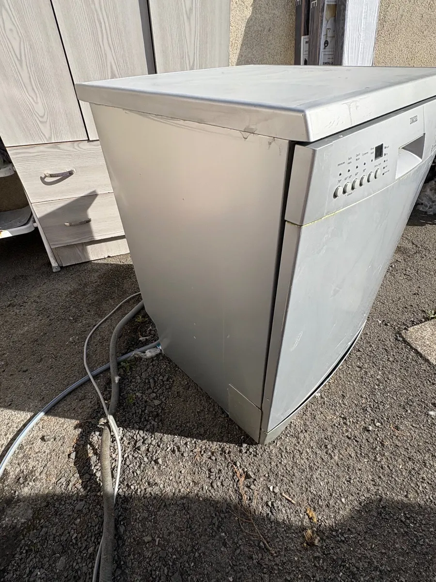 Dishwasher - Image 1
