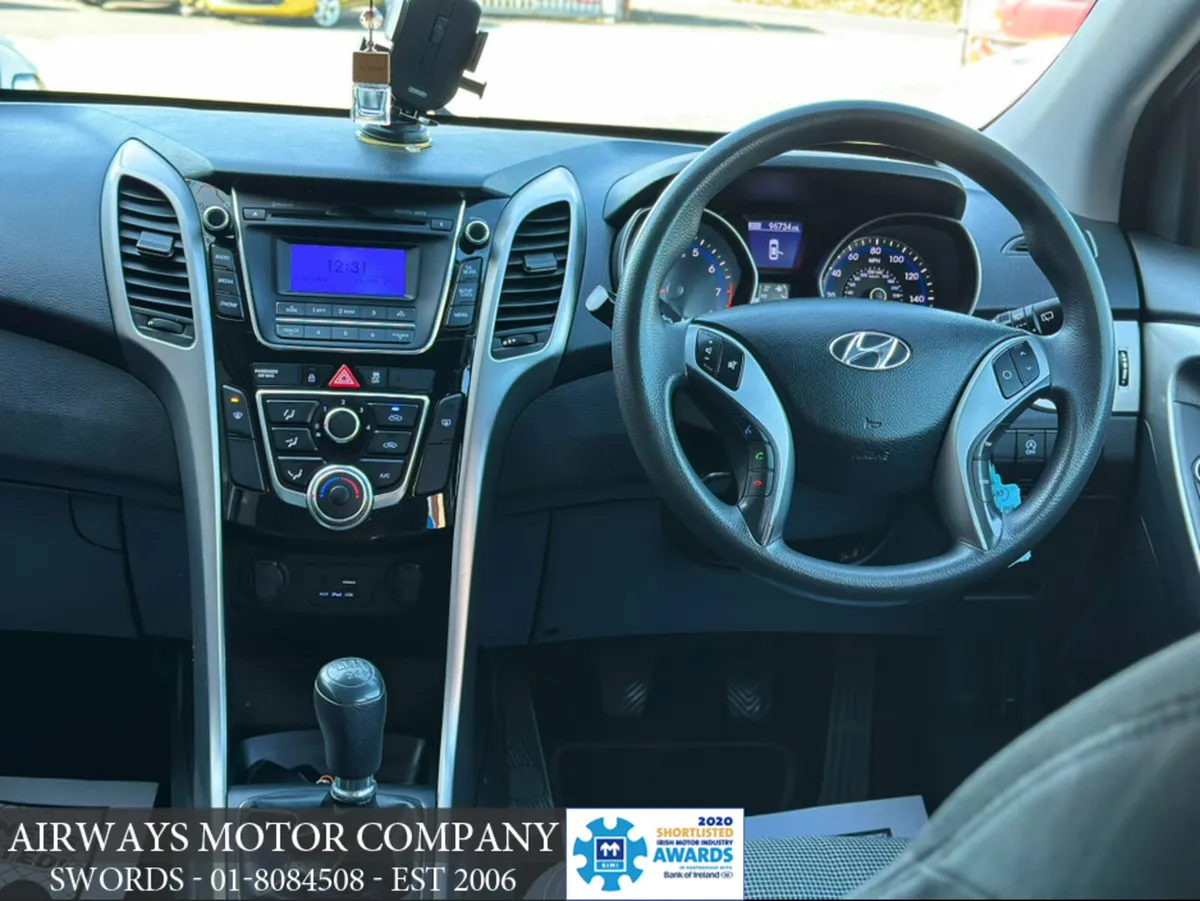 Hyundai i30 1.4 MANUAL 5DR - Image 3