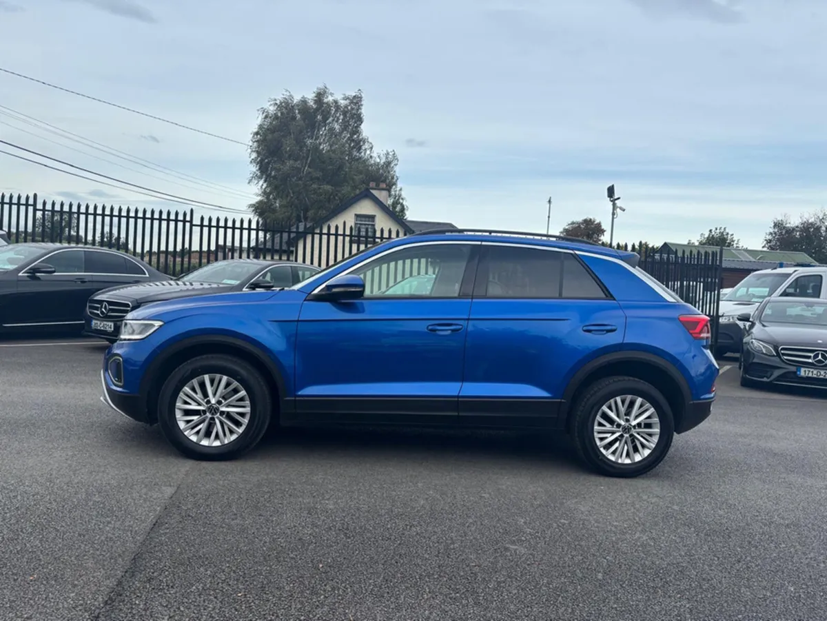 Volkswagen T-Roc LIFE 2.0 TDI MANUAL 6SPEED FWD 11 - Image 4