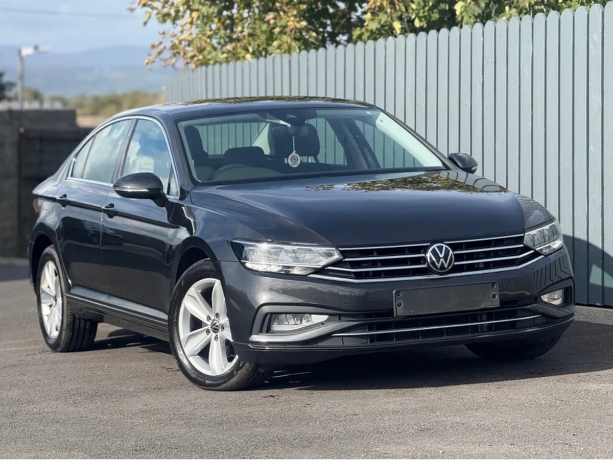 Volkswagen Passat 2021 Volkswagen Passat SE NAV TD - Image 4