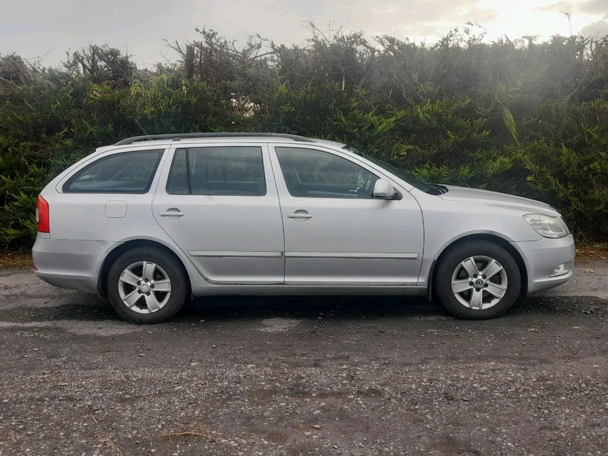 2010 Skoda Octavia 1.6TDI Estate - Image 2