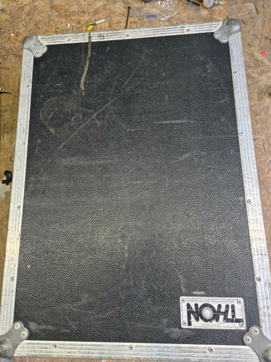 Yamaha ls9 16ch in flightcase - Image 4