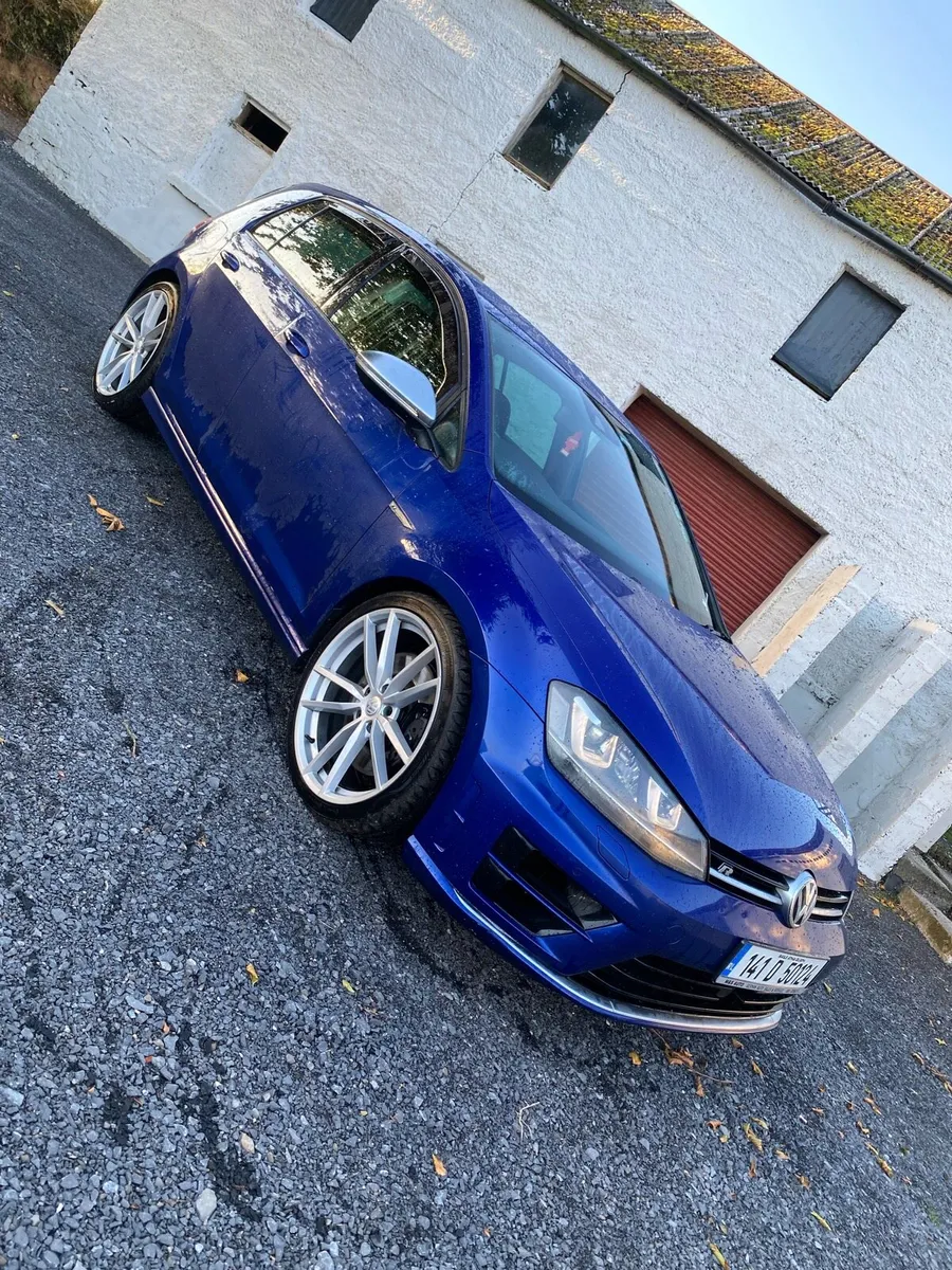 2014 Volkswagen Golf R - Image 1