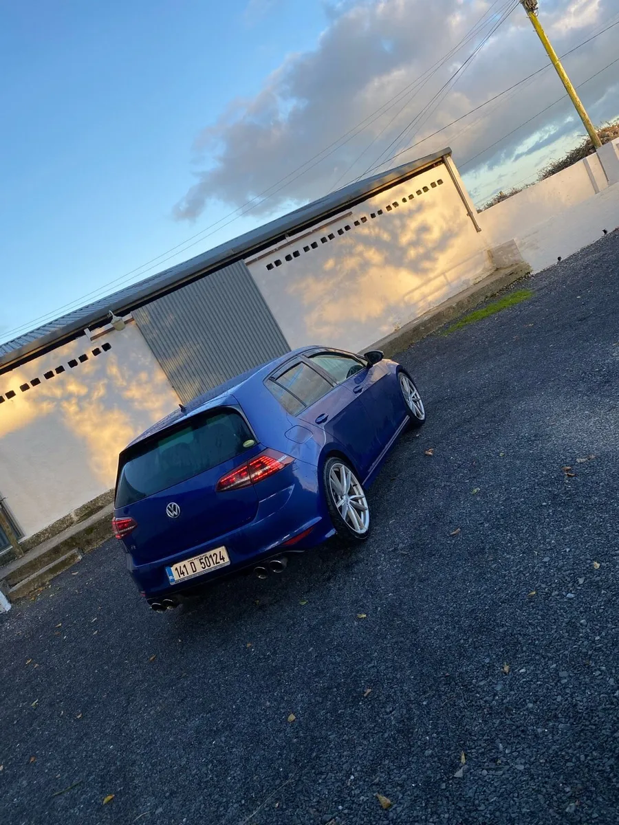 2014 Volkswagen Golf R - Image 3
