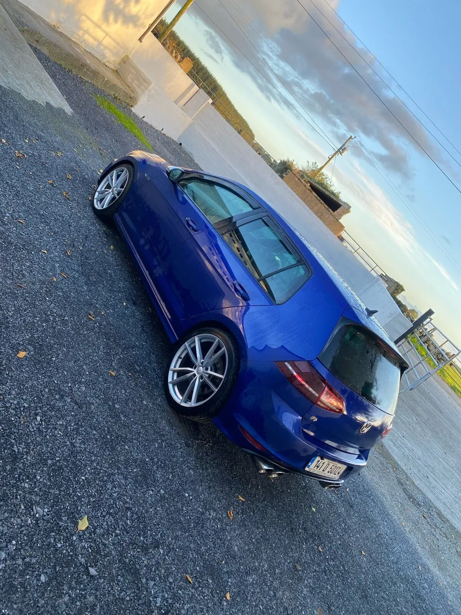 2014 Volkswagen Golf R - Image 4