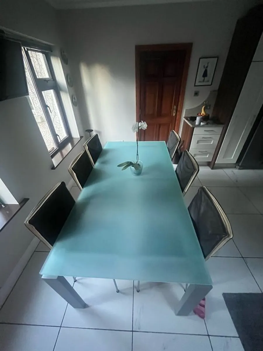 Dining Table and chairs - Image 1